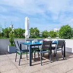 Rare! 120m Rooftop 5-minute Walk To Downtown *