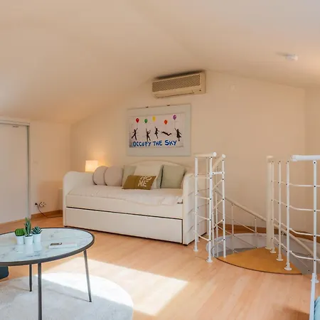 Rare! 120m Rooftop 5-minute Walk To Downtown *