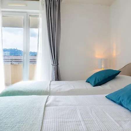 Rare! 120m Rooftop 5-minute Walk To Downtown