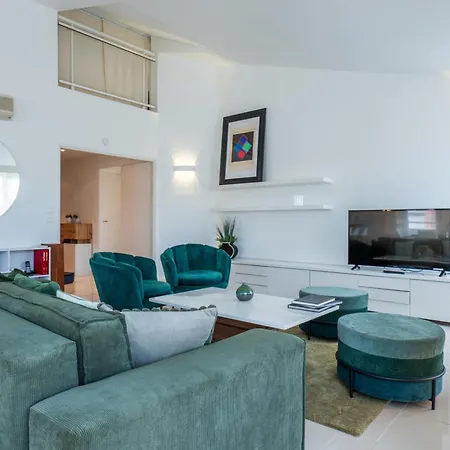 Apartment Rare! 120m Rooftop 5-minute Walk To Downtown