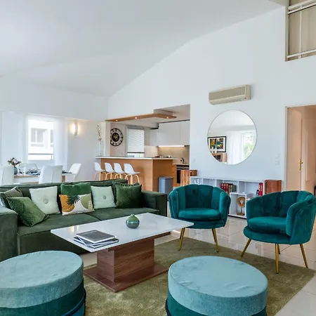 Rare! 120m Rooftop 5-minute Walk To Downtown Apartment *