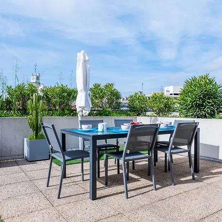 Rare! 120m Rooftop 5-minute Walk To Downtown *